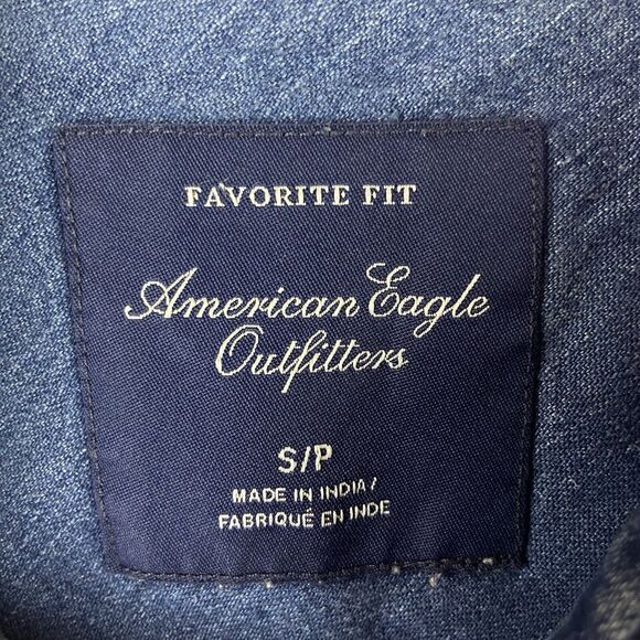 American Eagle Outfitters Denim Shirt Women’s Favorite Fit Button Up Size Small - Picture 4 of 4